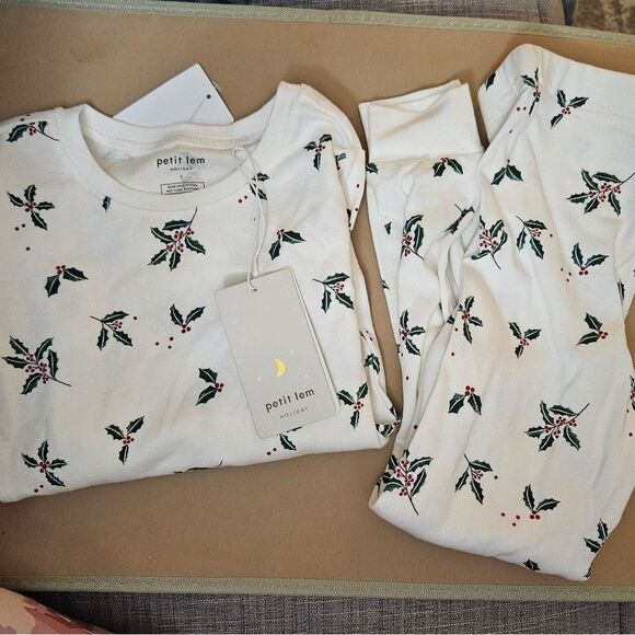 NWT Petit Lem White and Green Holiday Pajamas Size 5 - Picture 1 of 3